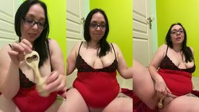 video gratuite numero 196 :grosse cochonne s’amuse avec un objet tres...