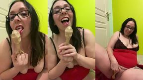 video gratuite numero 196 :grosse cochonne s’amuse avec un objet tres...