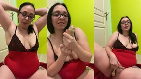 video gratuite numero 196 :grosse cochonne s’amuse avec un objet tres...