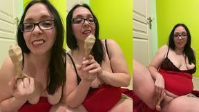 video gratuite numero 196 :grosse cochonne s’amuse avec un objet tres...