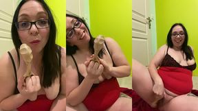 video gratuite numero 196 :grosse cochonne s’amuse avec un objet tres...