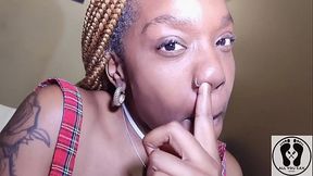 FETISH EBONY BUG NOSE PICKING NOSTRILS SNOTS LICK THEM