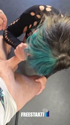 Blowjob, handjob, male squirting... ! This MILF has got the best know-how !