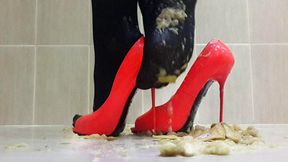 Messy high heels, inshoe crush, banana crush by high heels, messy crush inside of shoes