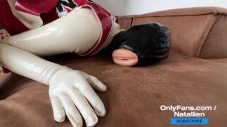 Fisting – pelacur di lateks mendapat fisting anal