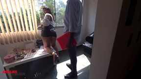 fui vender um plano de seguro e enfei meu cacetao sem camisinha na cliente safada - nicoly mattos