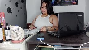 llego a mi oficina y le doy un rico masaje a mi companera y me la termino follando en la oficina - historia completa