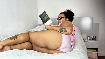 Mommy's Secret Reading: Farts & Cum Encouragement