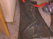 Erste Selbstbondage in Vakuumebtt mit Handschuhe mit Demask Torpedotit Suit