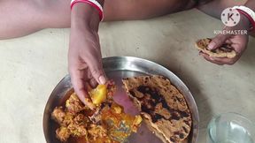 Bhabhi makke ki roti khate samay Masti ki