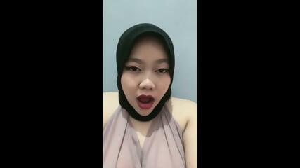 Tante Rahma Pamer Toket Montoknya