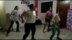 Gordinha dancando funk - Adriany