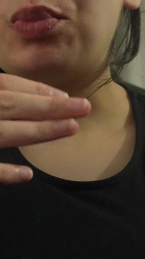 Chewing Gum While Eating? You Won’t Believe This Habit!”