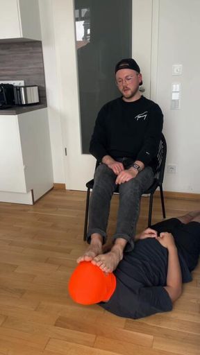 Slave worships my feet