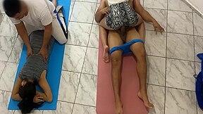 Masajes En Pareja El Cliente Me Pidio Que Me Montara Encima De El Y Le Hiciera Masaje En Su Polla Al Lado De Mi Esposo Ntr 17 Min
