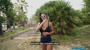 Public Porn ESPAÑOL - Ebony Latina with huge natural BIG TITS has fun outside