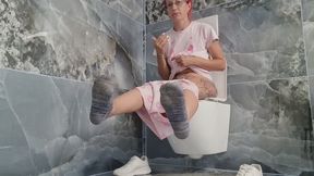 DESPERATE COLD MORNING – DIRTY SOCKS, TOILET RUSH & NOSE BLOWING