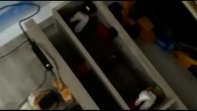 Batendo punheta com pasta de dente