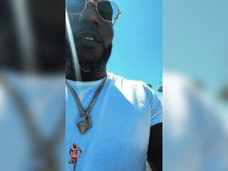 Public Masturbation at Ross! Full movie scene on Onlyfans @CesarBelifonteUncut sub for $5.00