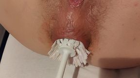 Fick mit Klobürste