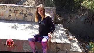 Claary Cherry - MEGA piss jet in the canal