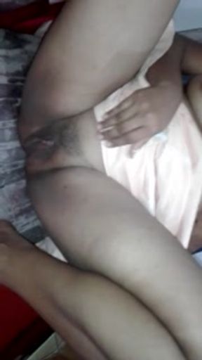 චූ දාගෙන බඩු යනකන් කිම්බට තනියම දෙන සැපක් The girl is fucking alone in the morning