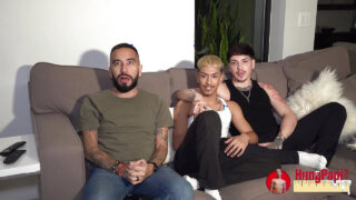 Bareback par action: teenager Eddy Blancos stramme røv bliver kneppet af Santo Jorges store pik