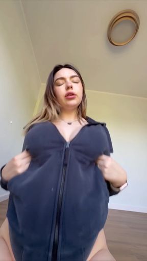 Pregnant mommy-to-be teases her OnlyFans fans