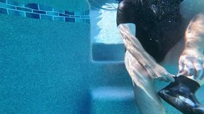 Fetish Boy Gets Dunked by A Strohg BBW