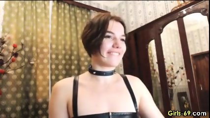 leather teen babe loves showing off