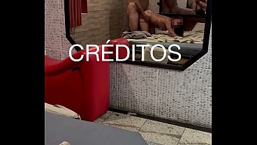 Comedor pegou Hotwife na balada na frente do corno, ficou de namoradinho, levou pro motel e gozou dentro v&aacute_rias vezes. E ainda chamou gar&ccedil_om que meteu no cuzinho da esposa sem d&oacute_!