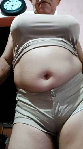 Mostrando o tamanho da minha bucetao