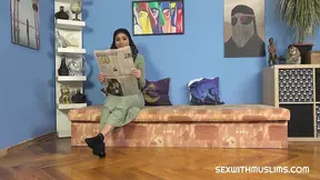 Hijabi babe sucks cock hard at her secret duty
