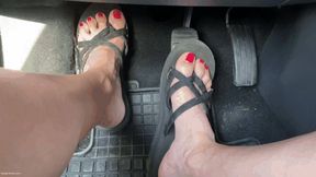 KIRA DRIVING IN FLIPFLOPS - MOV Mobile Version