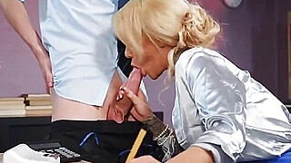 Facial Cumshot Lil Humpers - Tattooed Blonde Alice Judge Juggles The Job Along With Sam Bourne's Big Cock, Blond Hair Video
