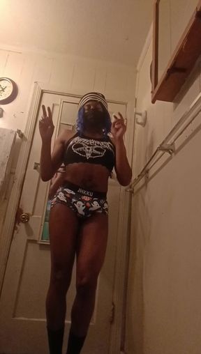 Cute Goth Tranny Use Spooky Shorts to Cum