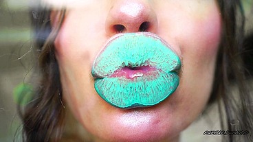 Sensual Glossy Minty kiss