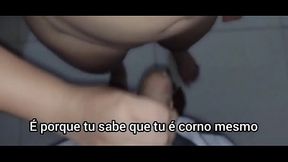 Mulher falando barbaridades para seu marido que descobriu que &eacute_ corno manso