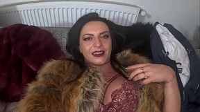 Housewife with pretty face and curvy body plays with fur and dildo