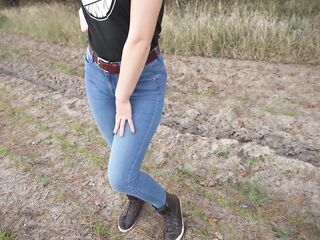 Stepsis Teases Cameltoe Vagina In Blue Jeans Outdoors