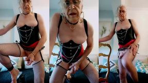 carlatx se masturba con pinzas en los pezones