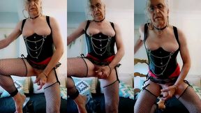 carlatx se masturba con pinzas en los pezones