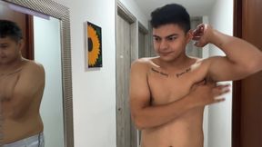 Mientras Estoy Lavando Veo a Mi Curioso Hermanastro Oler Mis Pantis, Me Pongo Cachonda De Verlo Y Decido Follarmelo Duro.