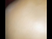 Sexo anal con puta latina! Me entrega el culo de perrito en la silla.