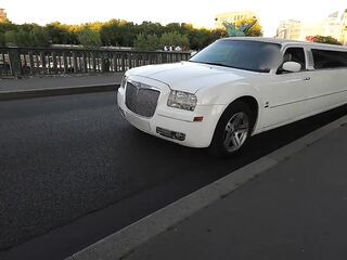 Une jolie russe se fait défoncer dans une limousine et en anal durant son casting pour être recrutée