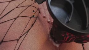 Using my fuck machine and getting creamy ????