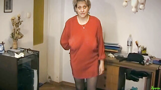 Kinky mature slut sucking cock and gets fisted