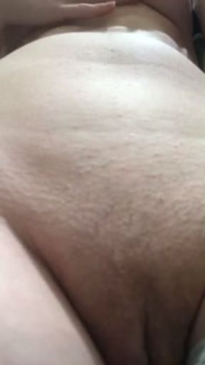 Listen to this Blonde Masturbating standing up, all naughty and peeing on the bath😏