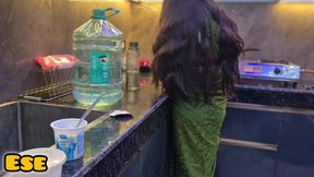 Tharki Boss Ne Apne Employee ki Biwi ki Chudai Ki uske Ghar pe