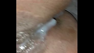 Mi esposa se coje a su ex novio de la universidad sin condon hasta que le deja el culo lleno de leche y la uso de lubricante para venirme al final